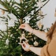 Cum sa alegi un brad de Craciun artificial pentru a decora frumos casa?