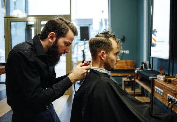 Programare pentru o tunsoare moderna la Salon Transilvania