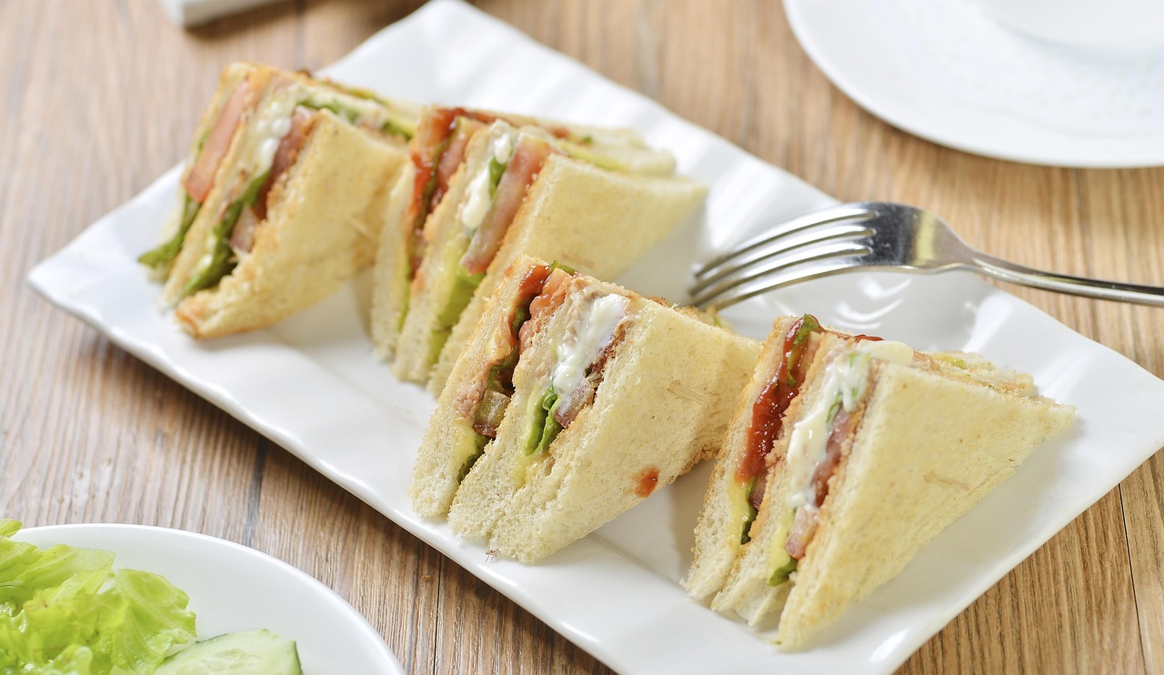 cat costa o casa de 70 mp din panouri sandwich